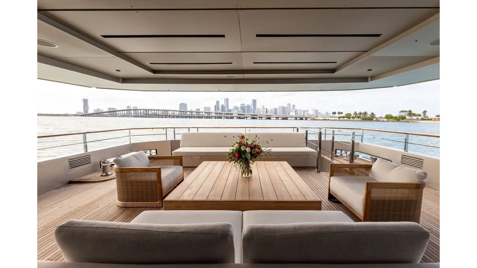 https://s3.amazonaws.com/boss.yatco.com/ForCharter/Vessel/Photo/5549/large_99632.webp