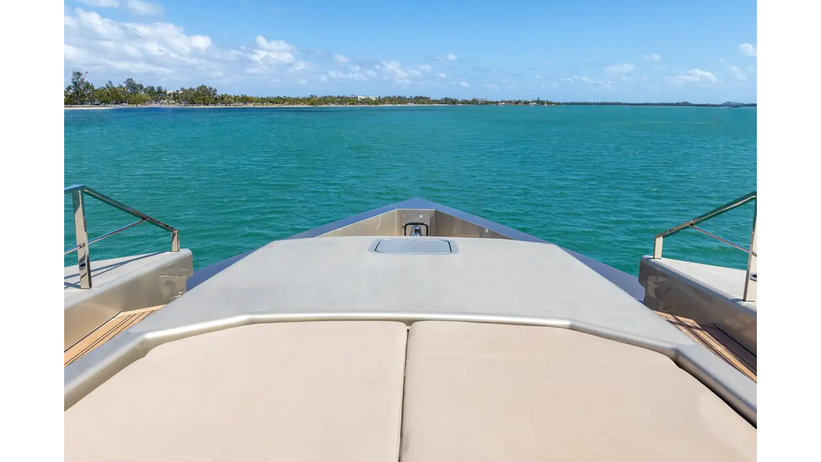 https://s3.amazonaws.com/boss.yatco.com/ForCharter/Vessel/Photo/5549/large_99637.webp