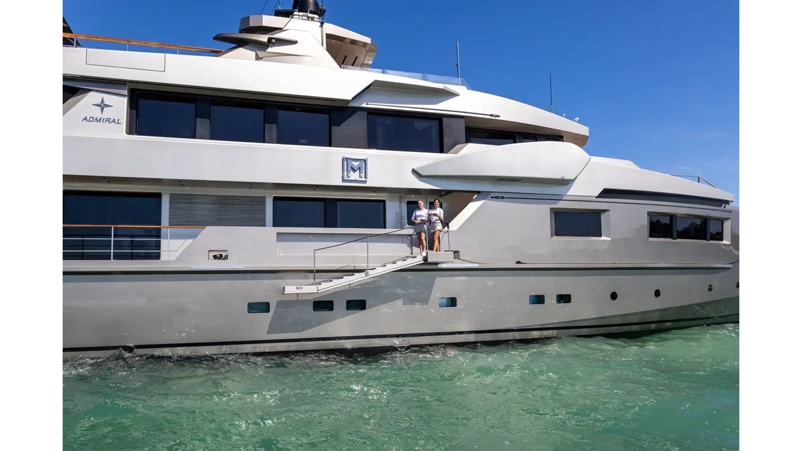 https://s3.amazonaws.com/boss.yatco.com/ForCharter/Vessel/Photo/5549/large_99653.webp