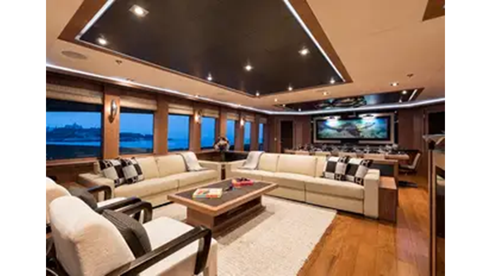 https://s3.amazonaws.com/boss.yatco.com/ForCharter/Vessel/Photo/5574/large_100107.webp