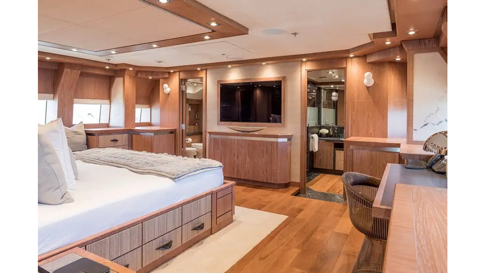 https://s3.amazonaws.com/boss.yatco.com/ForCharter/Vessel/Photo/5574/large_100108.webp
