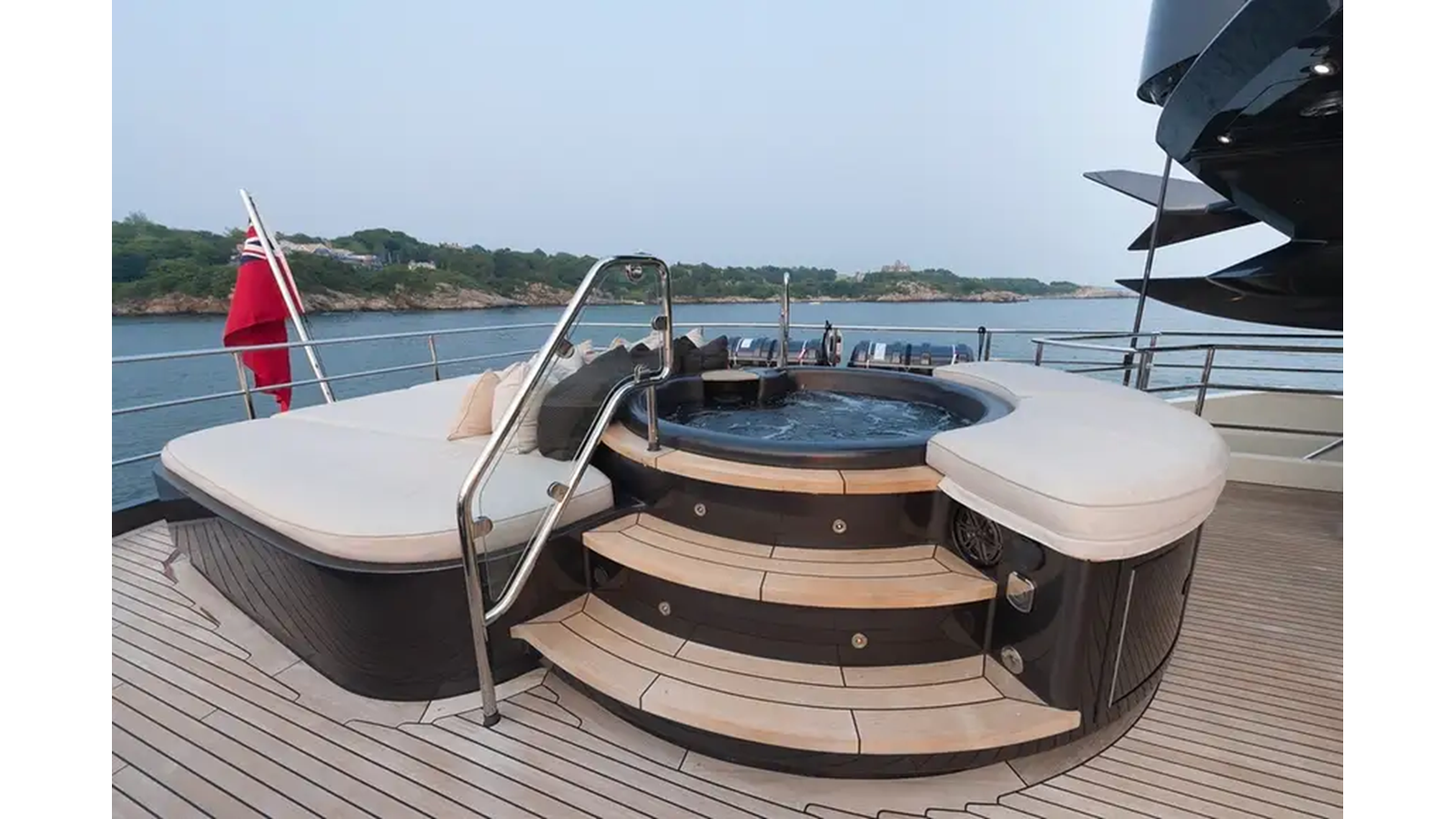 https://s3.amazonaws.com/boss.yatco.com/ForCharter/Vessel/Photo/5574/large_100113.webp
