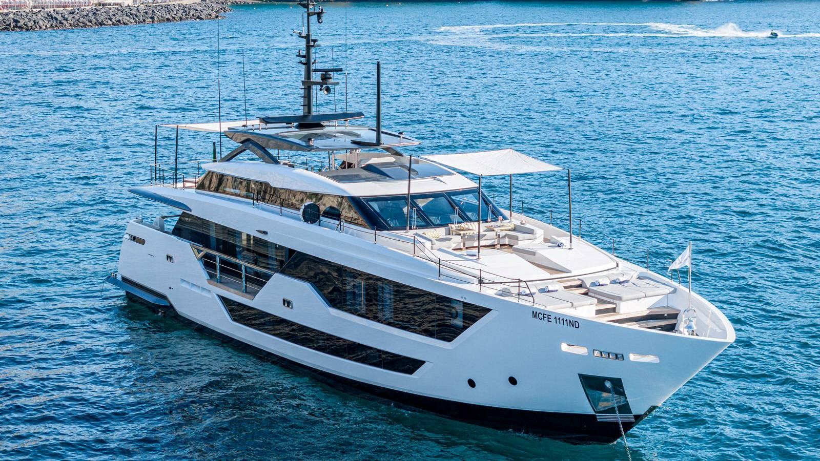 2024 FERRETTI 108'