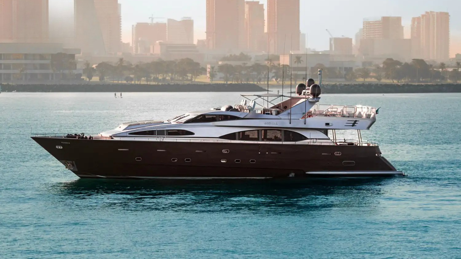 https://s3.amazonaws.com/boss.yatco.com/ForCharter/Vessel/Photo/5612/large_100846.png