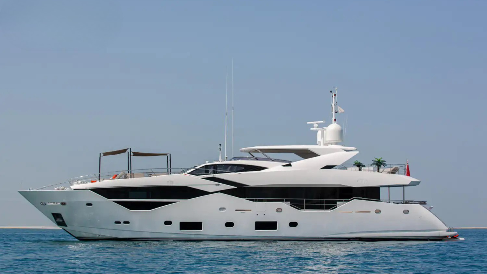 https://s3.amazonaws.com/boss.yatco.com/ForCharter/Vessel/Photo/5614/large_100866.png