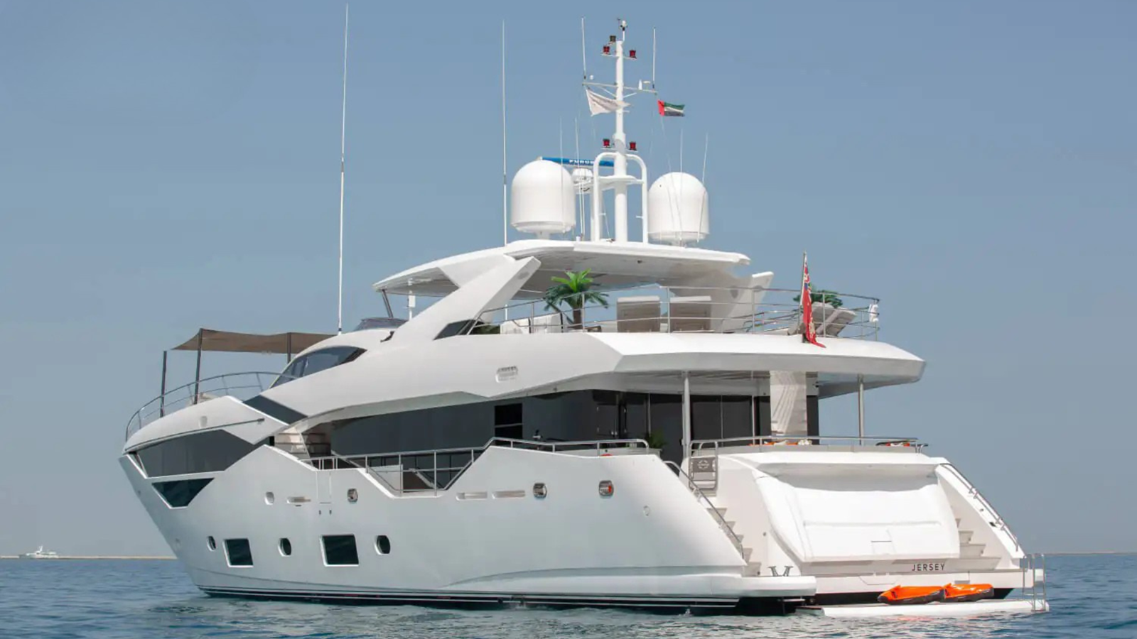 https://s3.amazonaws.com/boss.yatco.com/ForCharter/Vessel/Photo/5614/large_100867.png