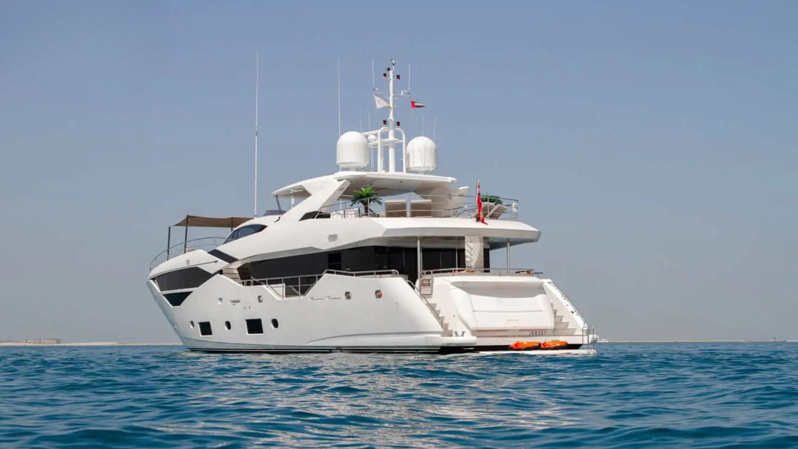 https://s3.amazonaws.com/boss.yatco.com/ForCharter/Vessel/Photo/5614/large_100868.png