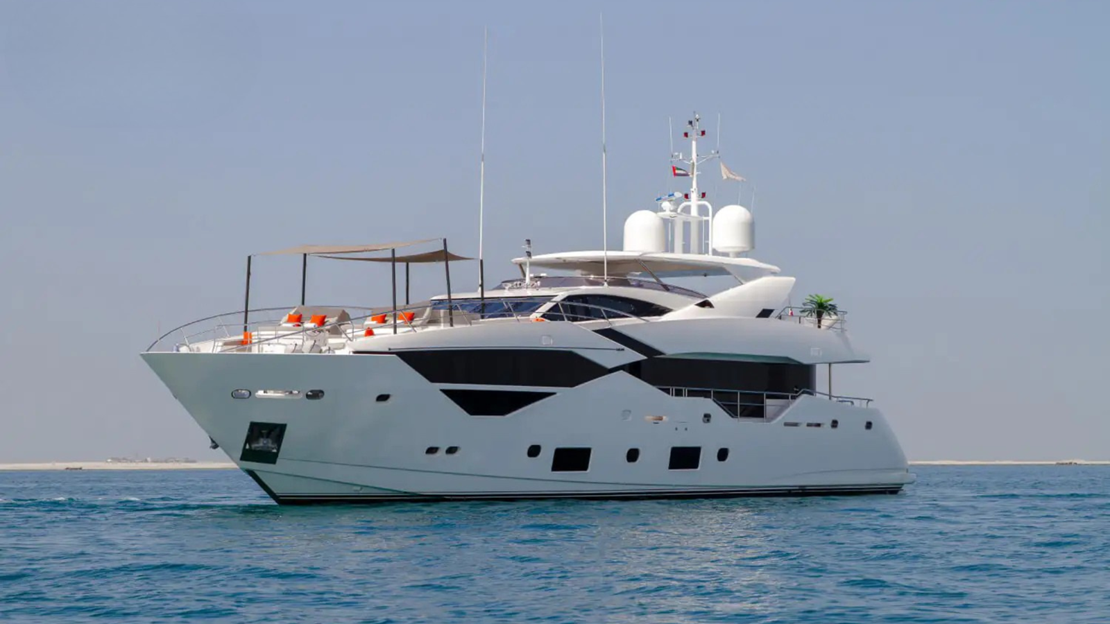 https://s3.amazonaws.com/boss.yatco.com/ForCharter/Vessel/Photo/5614/large_100869.png