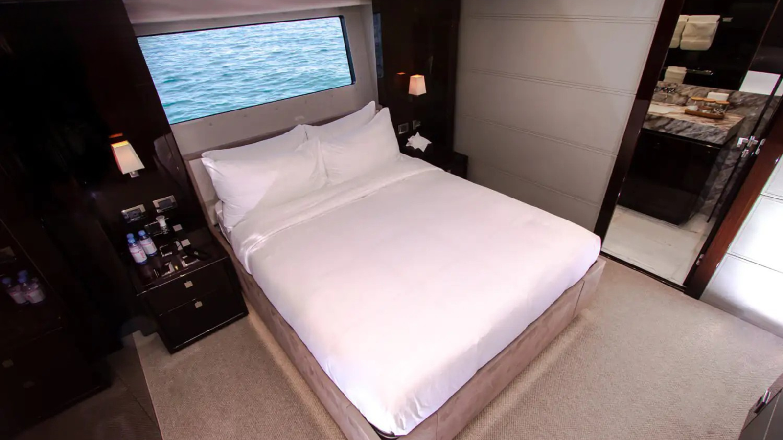https://s3.amazonaws.com/boss.yatco.com/ForCharter/Vessel/Photo/5614/large_100877.png