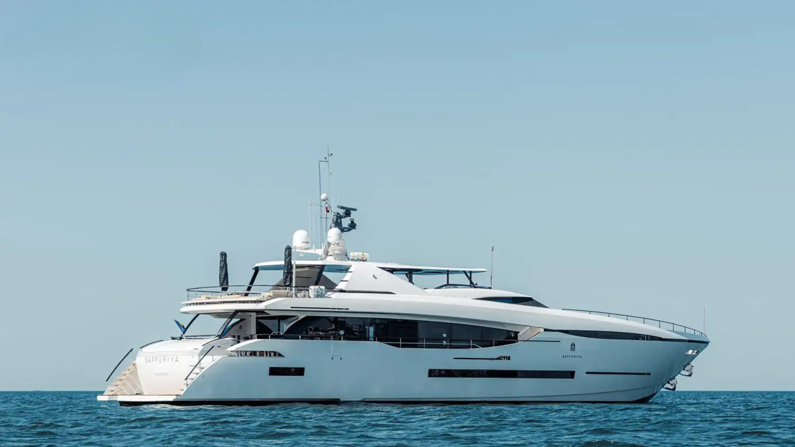 https://s3.amazonaws.com/boss.yatco.com/ForCharter/Vessel/Photo/5615/large_100881.png