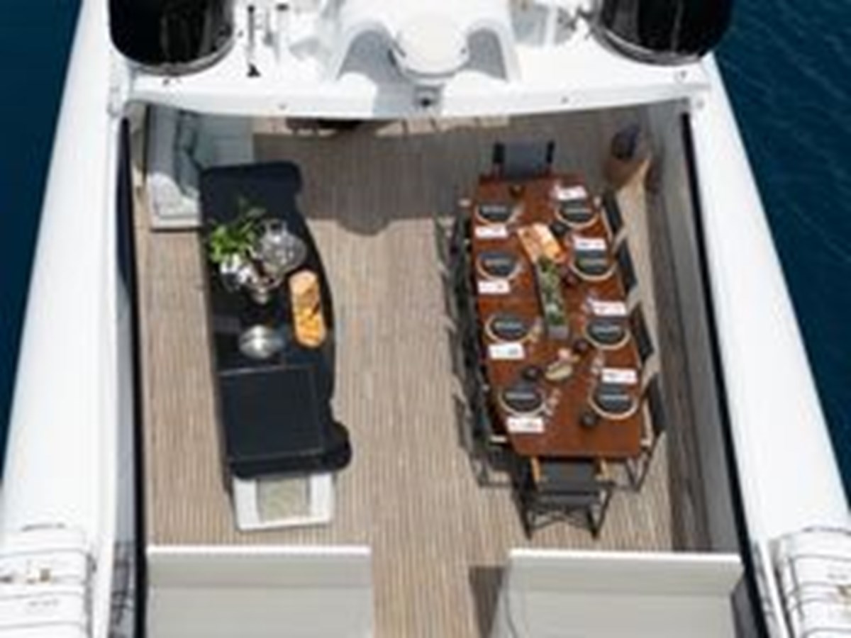https://s3.amazonaws.com/boss.yatco.com/ForCharter/Vessel/Photo/5643/large_101733.jpg