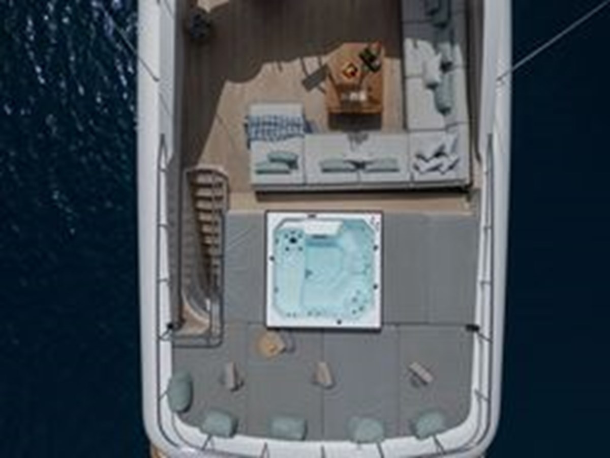 https://s3.amazonaws.com/boss.yatco.com/ForCharter/Vessel/Photo/5643/large_101736.jpg