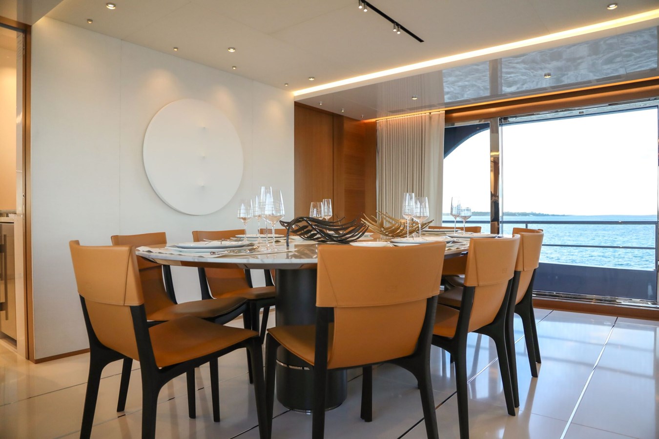 https://s3.amazonaws.com/boss.yatco.com/ForCharter/Vessel/Photo/5671/large_102625.jpg
