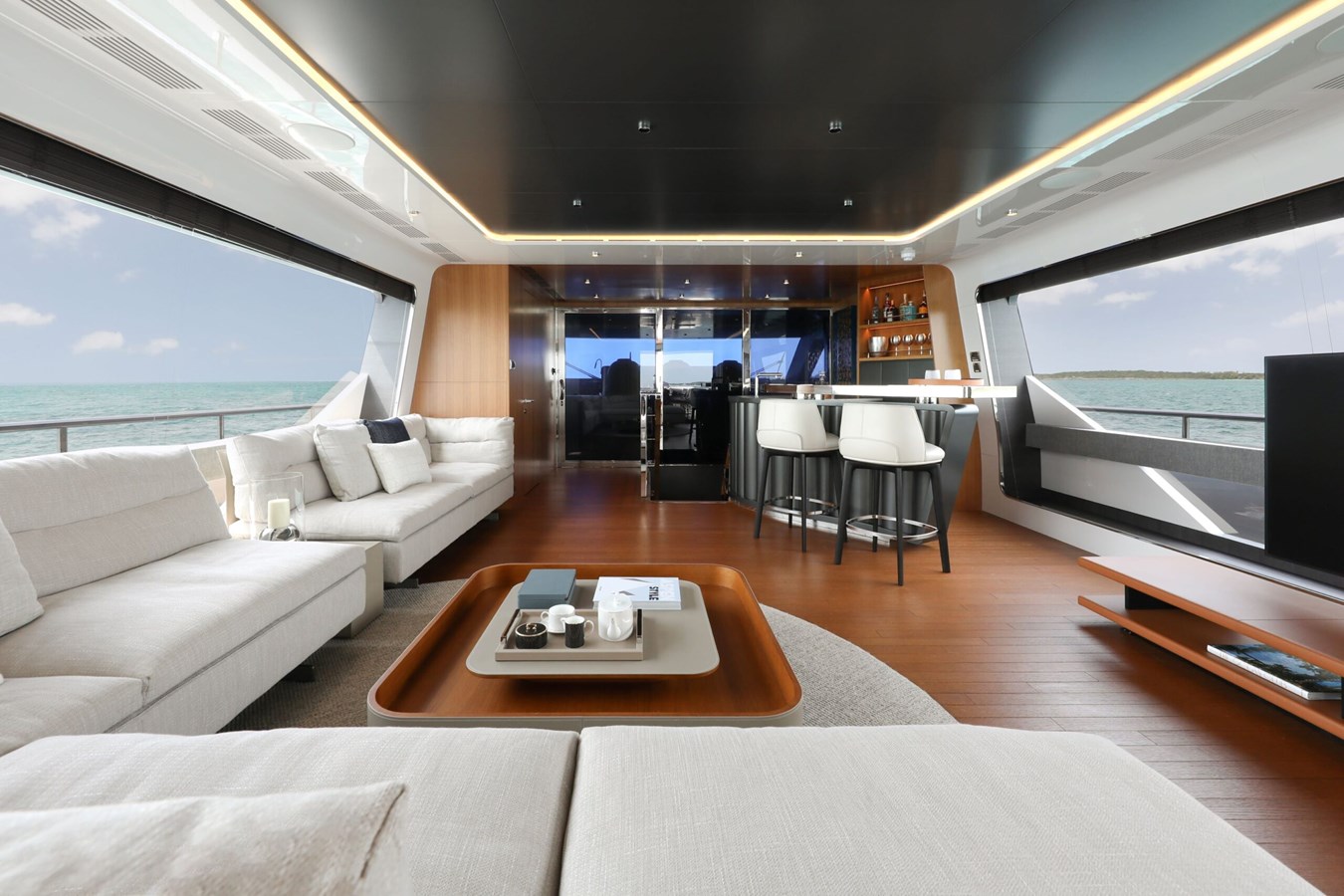 https://s3.amazonaws.com/boss.yatco.com/ForCharter/Vessel/Photo/5671/large_102636.jpg