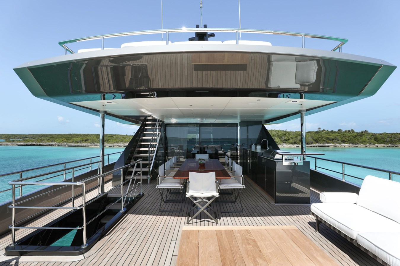 https://s3.amazonaws.com/boss.yatco.com/ForCharter/Vessel/Photo/5671/large_102638.jpg