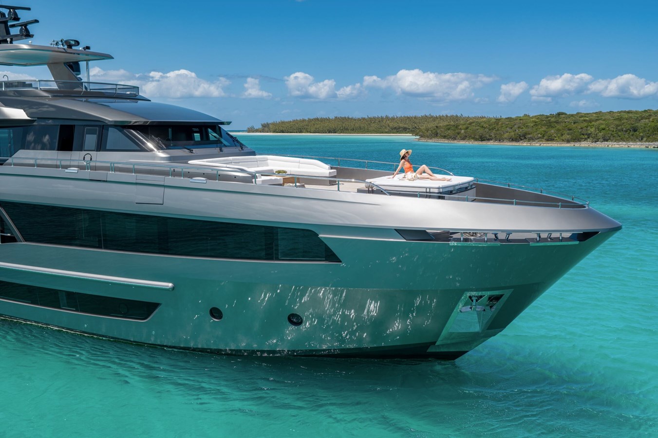 https://s3.amazonaws.com/boss.yatco.com/ForCharter/Vessel/Photo/5671/large_102648.jpg