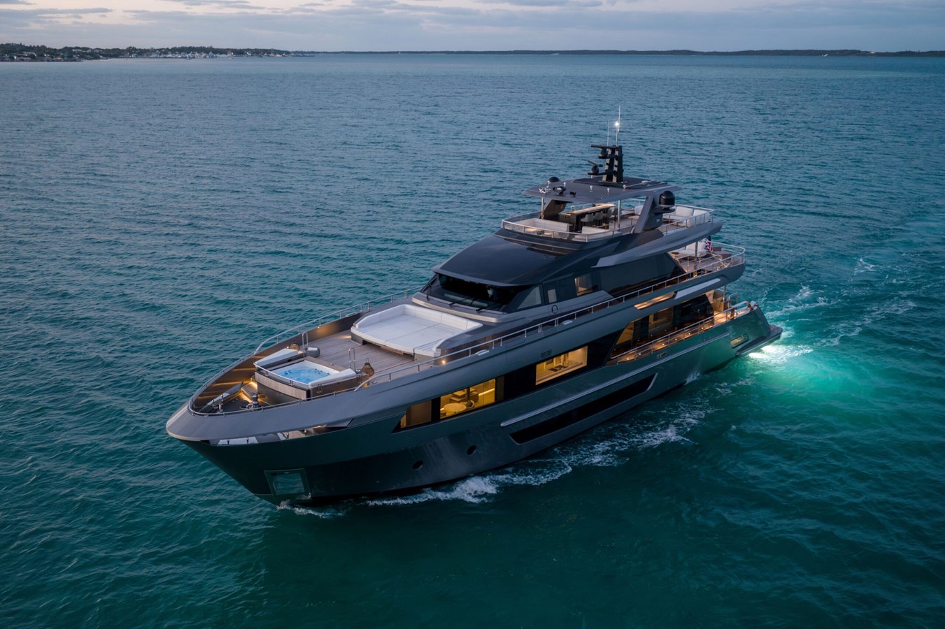 https://s3.amazonaws.com/boss.yatco.com/ForCharter/Vessel/Photo/5671/large_102650.jpg