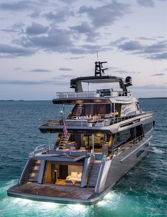https://s3.amazonaws.com/boss.yatco.com/ForCharter/Vessel/Photo/5671/large_102651.jpg