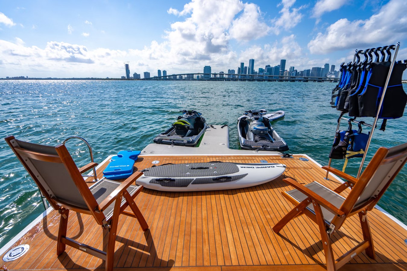 https://s3.amazonaws.com/boss.yatco.com/ForCharter/Vessel/Photo/5680/large_102809.jpg