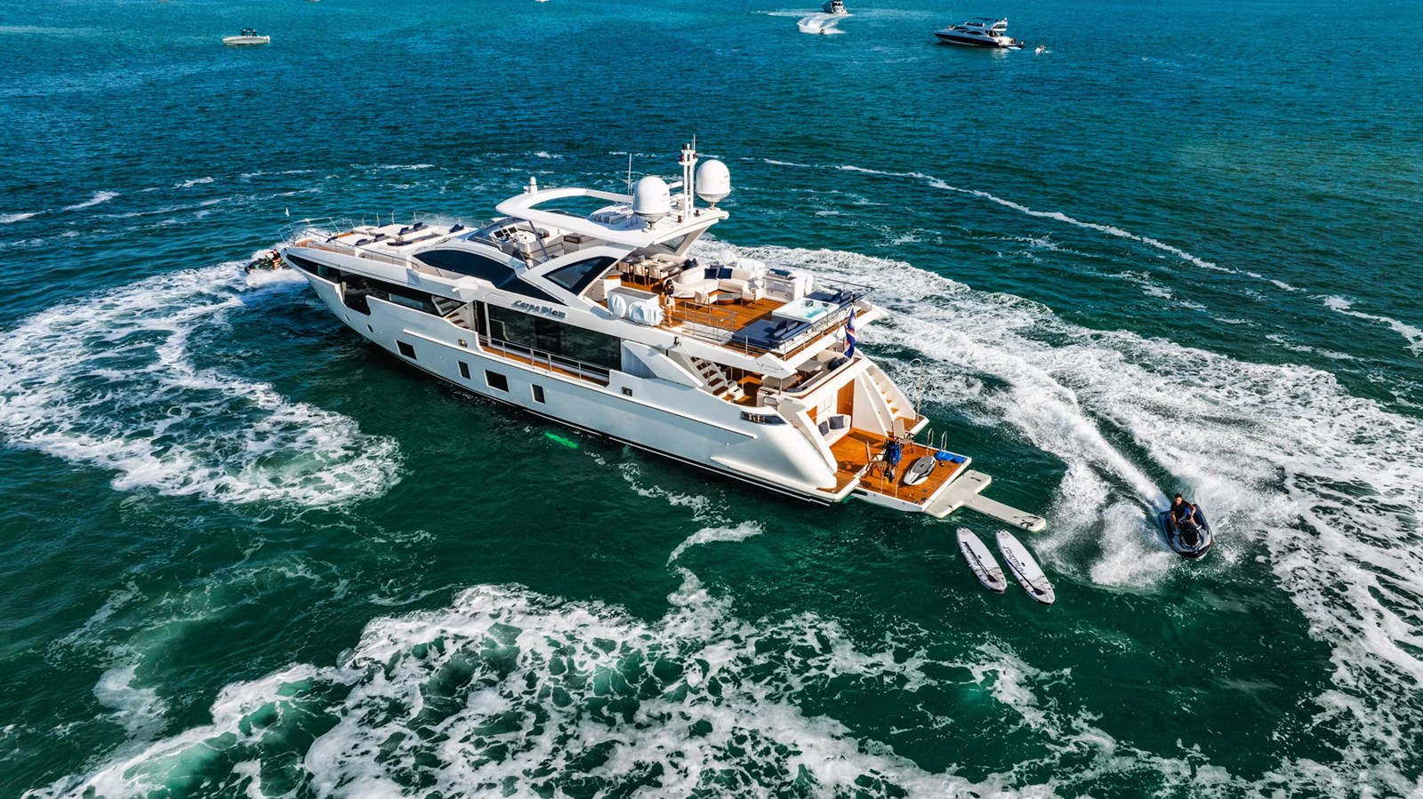 https://s3.amazonaws.com/boss.yatco.com/ForCharter/Vessel/Photo/5680/large_102810.jpg