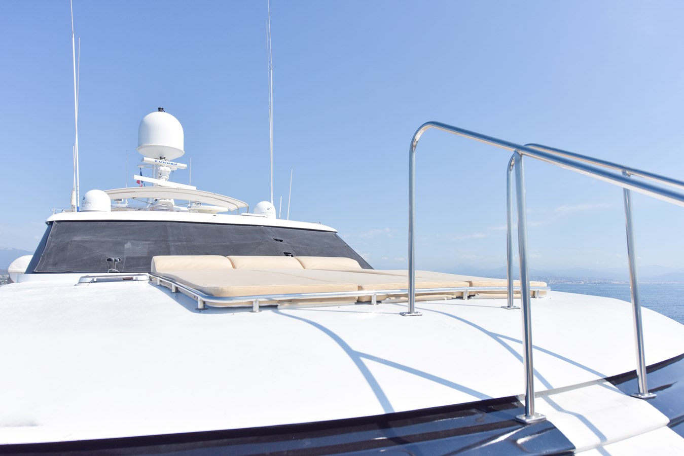 https://s3.amazonaws.com/boss.yatco.com/ForCharter/Vessel/Photo/5708/large_103674.jpg