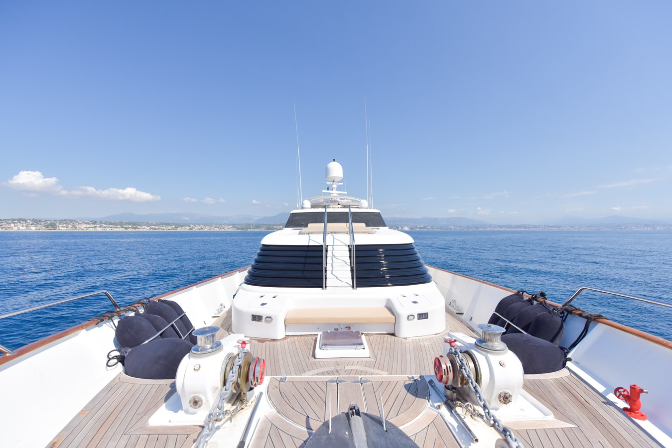 https://s3.amazonaws.com/boss.yatco.com/ForCharter/Vessel/Photo/5708/large_103675.jpg