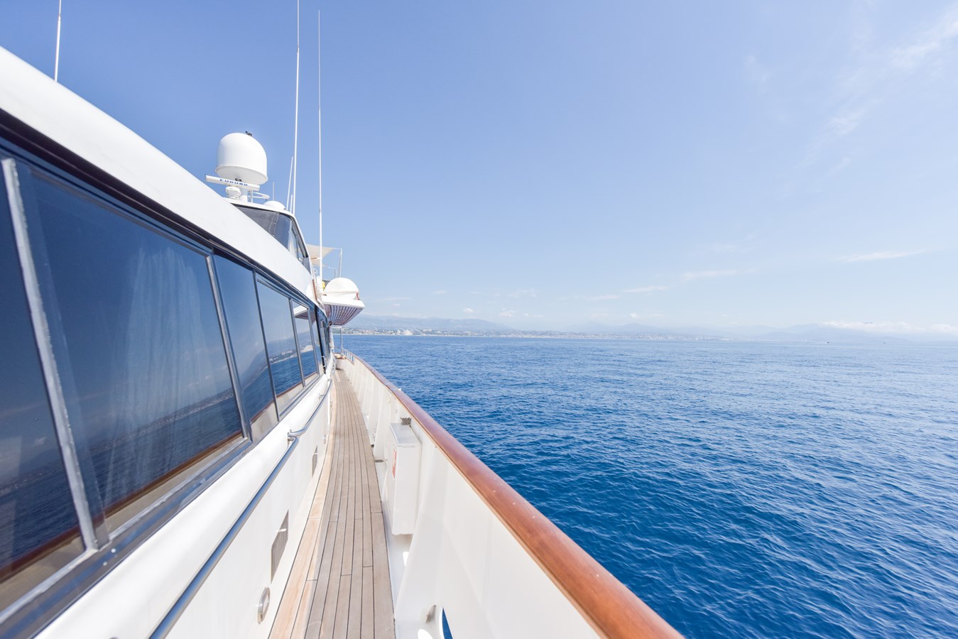 https://s3.amazonaws.com/boss.yatco.com/ForCharter/Vessel/Photo/5708/large_103676.jpg