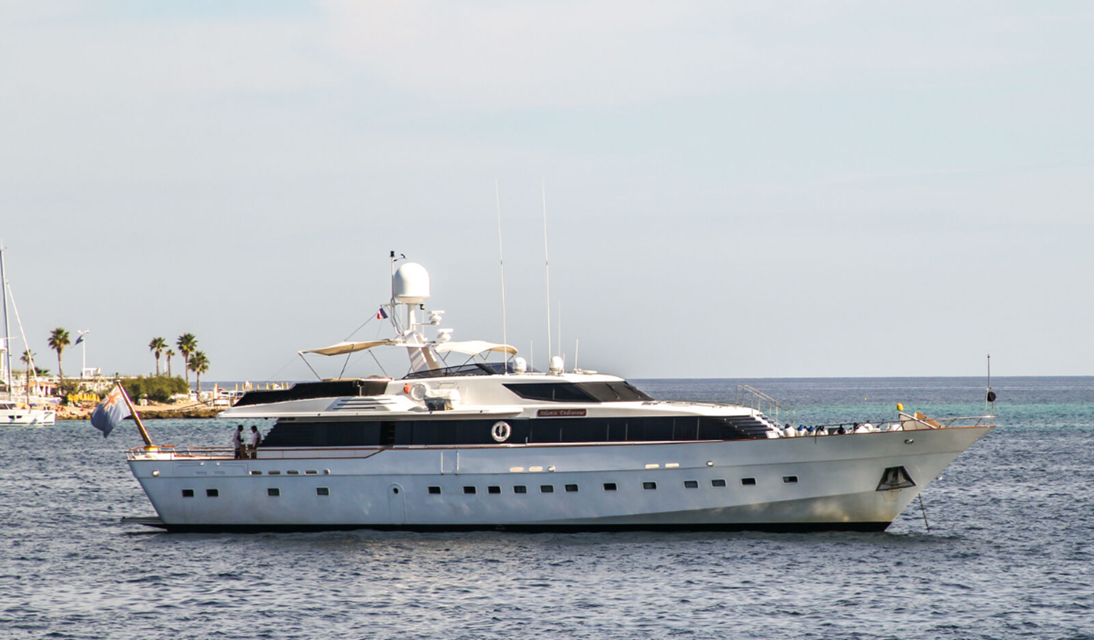 https://s3.amazonaws.com/boss.yatco.com/ForCharter/Vessel/Photo/5708/large_103990.png