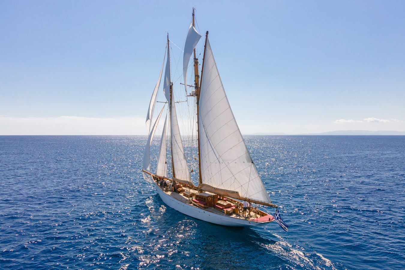 https://s3.amazonaws.com/boss.yatco.com/ForCharter/Vessel/Photo/5710/large_103772.jpg