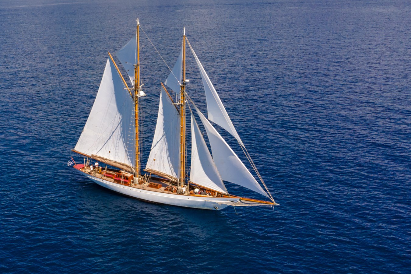 https://s3.amazonaws.com/boss.yatco.com/ForCharter/Vessel/Photo/5710/large_103777.jpg