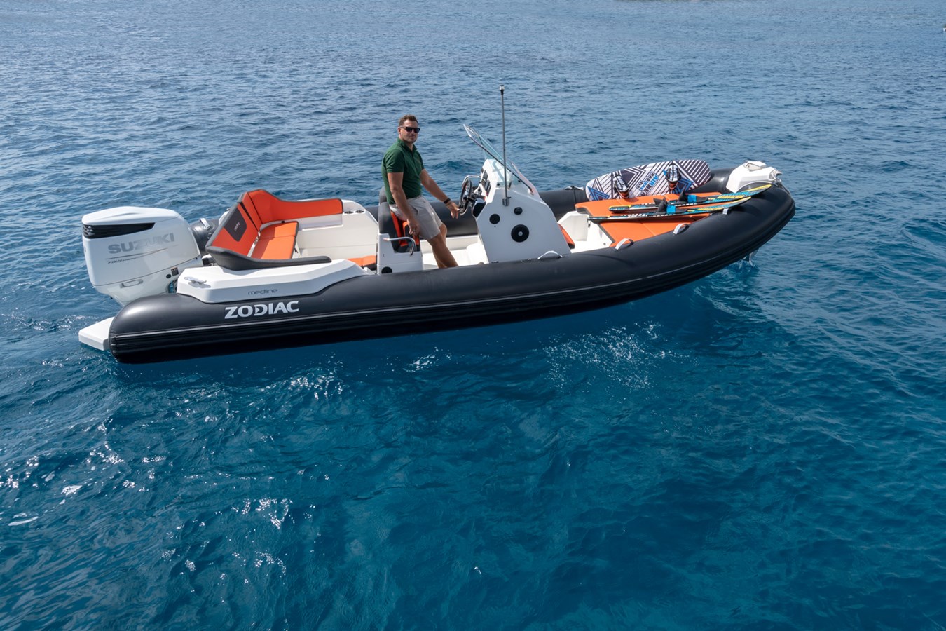 https://s3.amazonaws.com/boss.yatco.com/ForCharter/Vessel/Photo/5710/large_103804.jpg