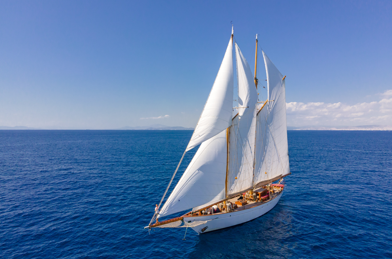 https://s3.amazonaws.com/boss.yatco.com/ForCharter/Vessel/Photo/5710/large_103985.png