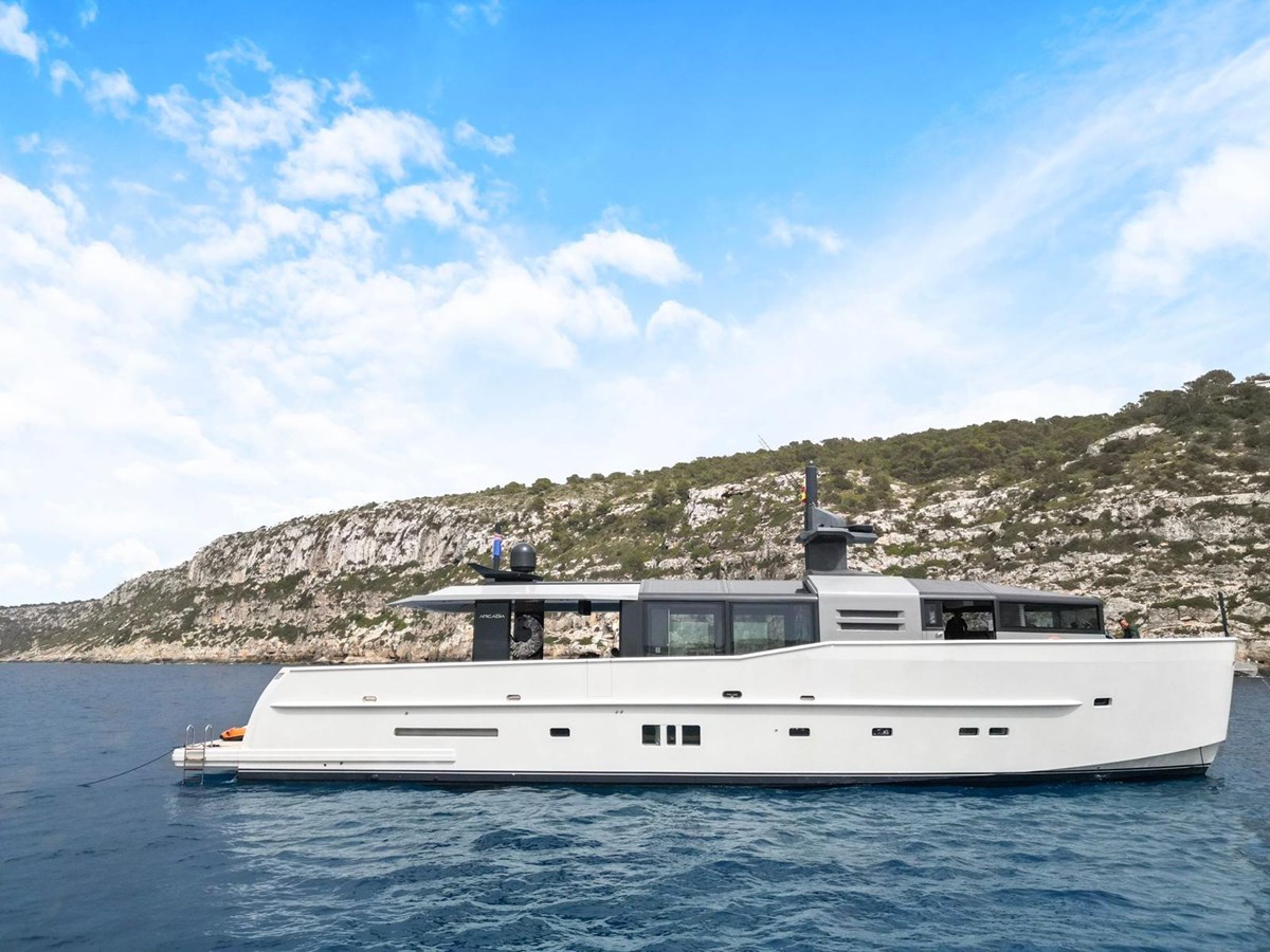 2010 ARCADIA YACHTS 83' 8