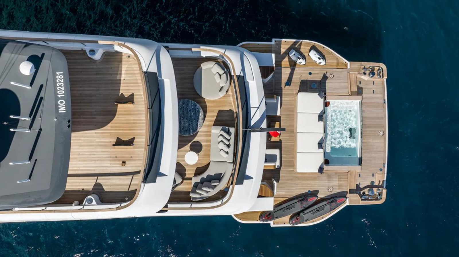 https://s3.amazonaws.com/boss.yatco.com/ForCharter/Vessel/Photo/5852/large_109137.jpg