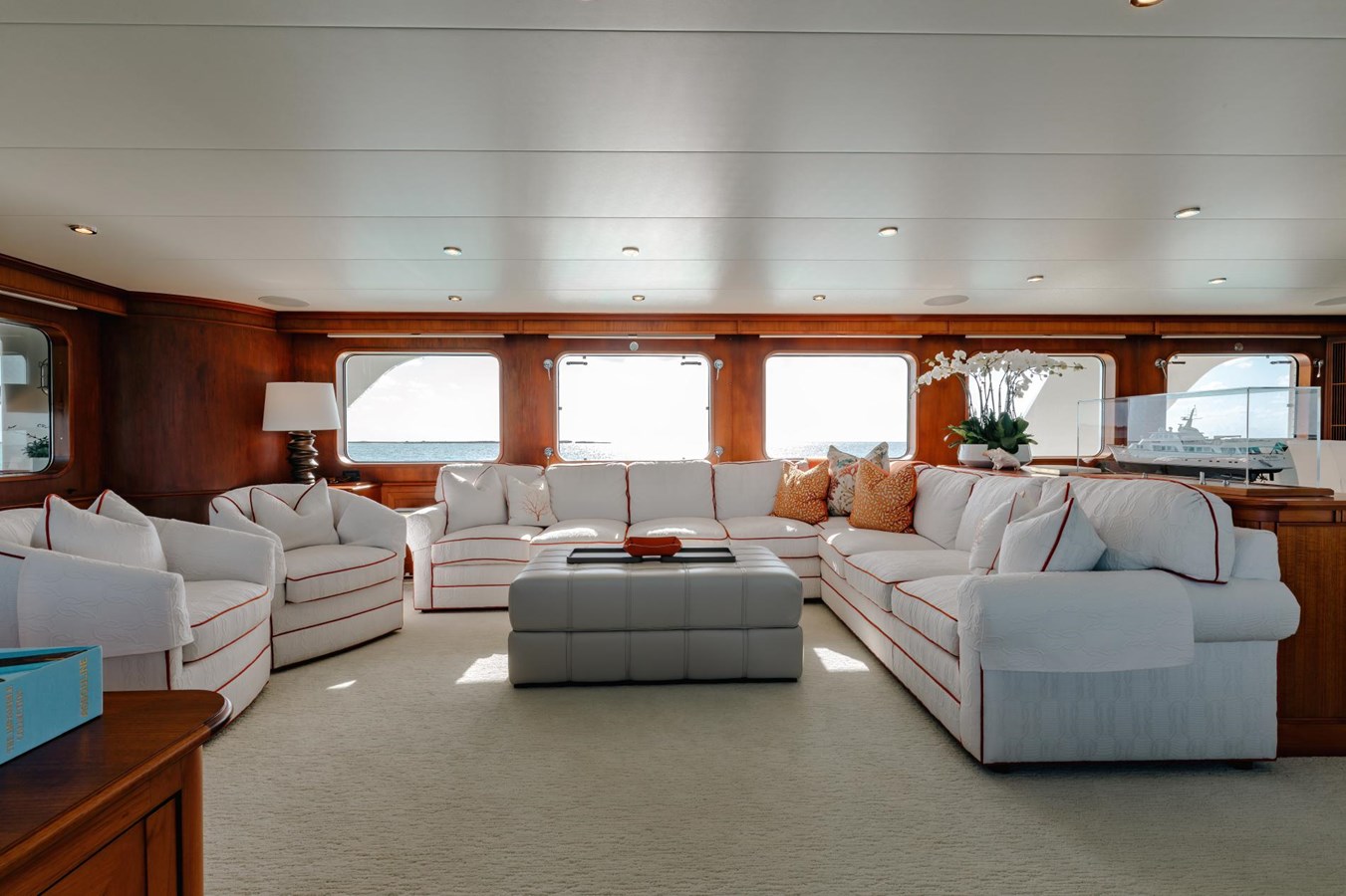 https://s3.amazonaws.com/boss.yatco.com/ForCharter/Vessel/Photo/5853/large_109182.jpg
