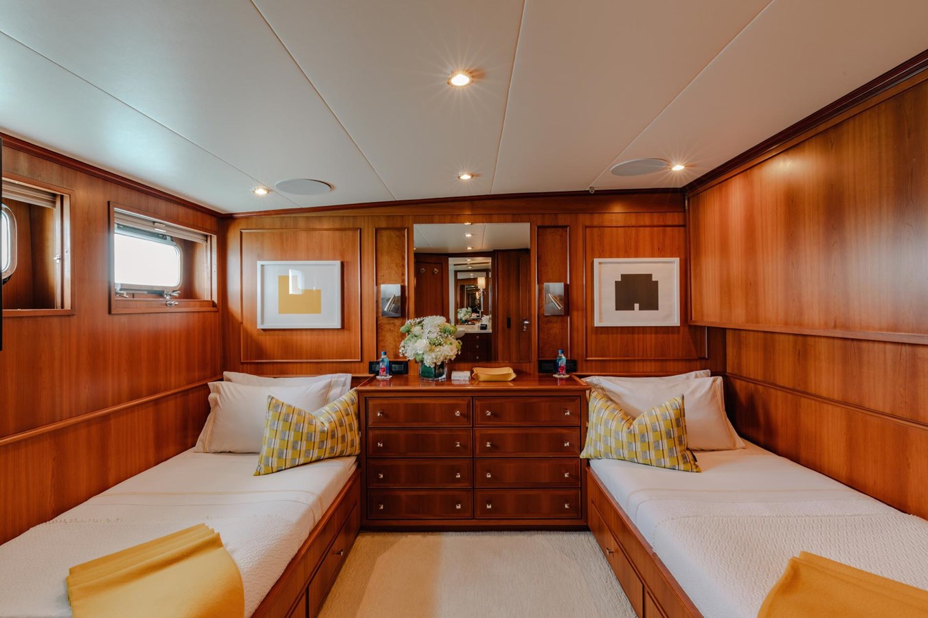 https://s3.amazonaws.com/boss.yatco.com/ForCharter/Vessel/Photo/5853/large_109197.jpg