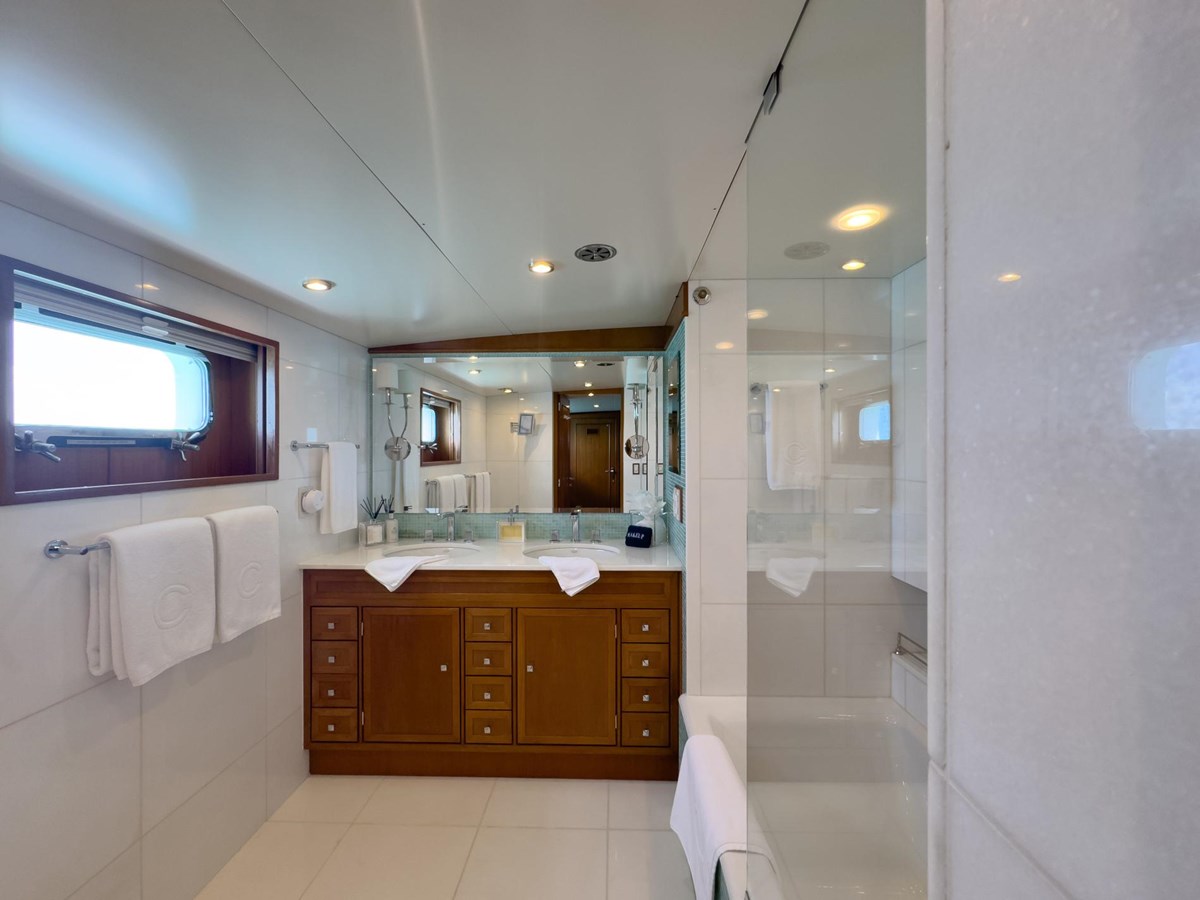 https://s3.amazonaws.com/boss.yatco.com/ForCharter/Vessel/Photo/5853/large_109201.jpg