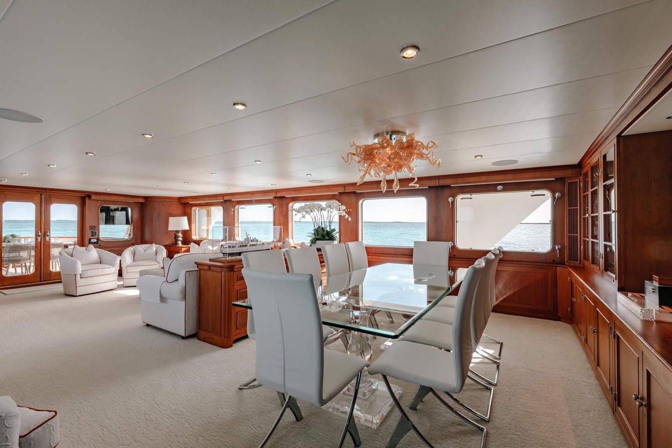 https://s3.amazonaws.com/boss.yatco.com/ForCharter/Vessel/Photo/5853/large_109206.jpg