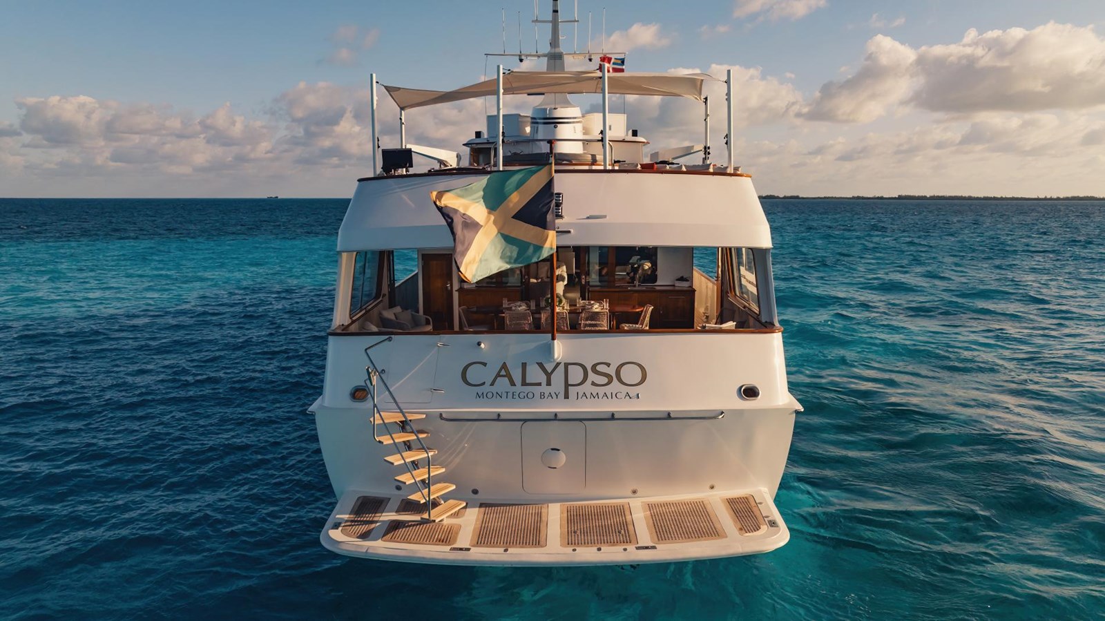 https://s3.amazonaws.com/boss.yatco.com/ForCharter/Vessel/Photo/5853/large_109214.jpg