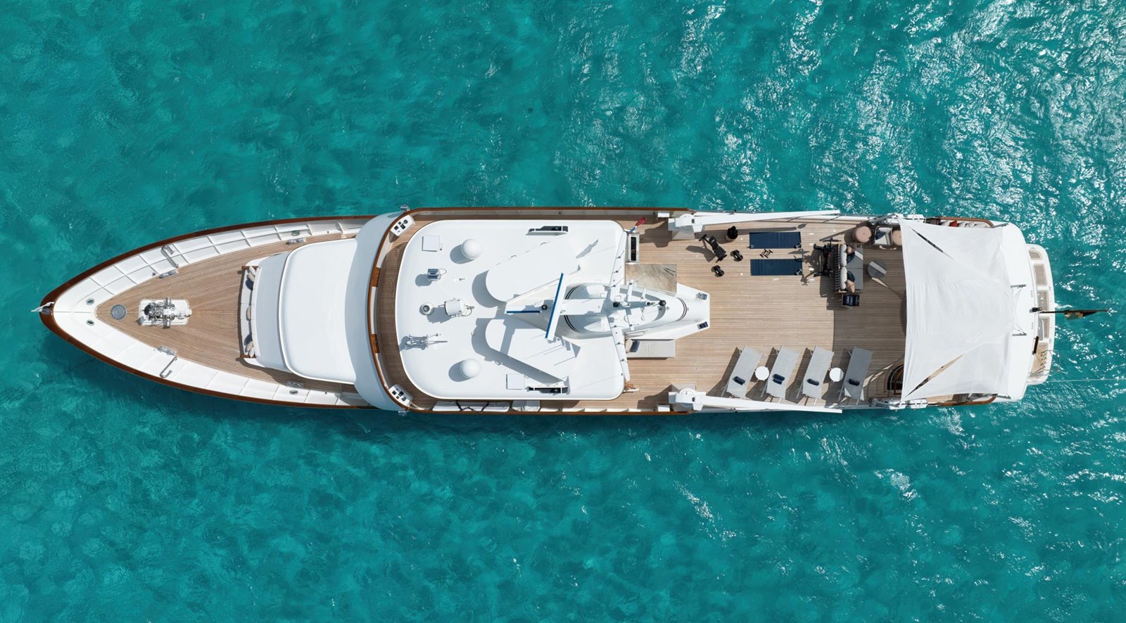 https://s3.amazonaws.com/boss.yatco.com/ForCharter/Vessel/Photo/5853/large_109215.jpg
