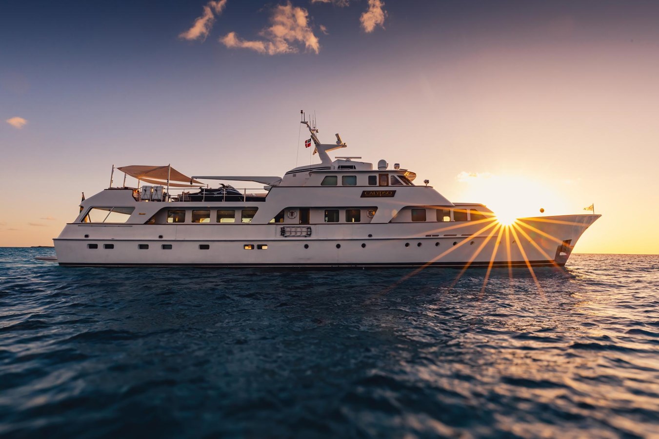 https://s3.amazonaws.com/boss.yatco.com/ForCharter/Vessel/Photo/5853/large_109216.jpg
