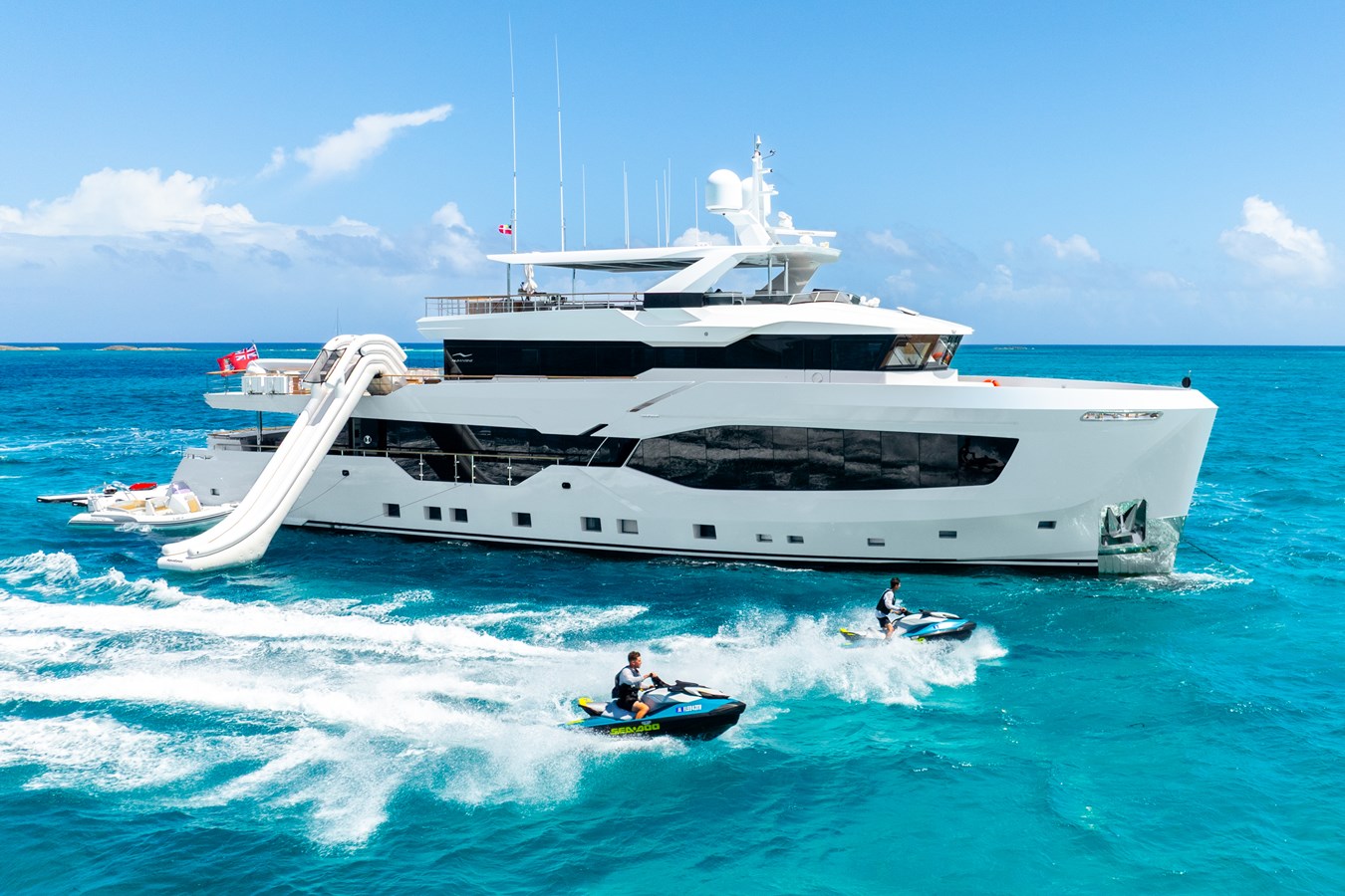 https://s3.amazonaws.com/boss.yatco.com/ForCharter/Vessel/Photo/5886/large_109988.jpg