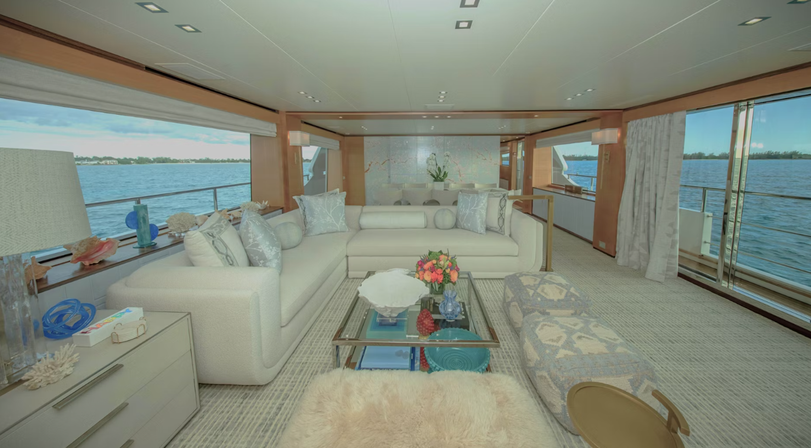 https://s3.amazonaws.com/boss.yatco.com/ForCharter/Vessel/Photo/5887/large_109991.png