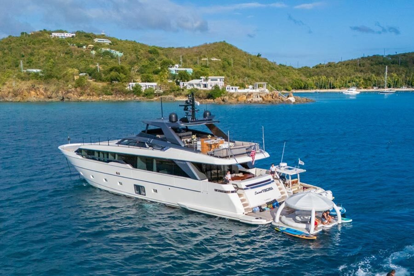 https://s3.amazonaws.com/boss.yatco.com/ForCharter/Vessel/Photo/5888/large_109994.jpg