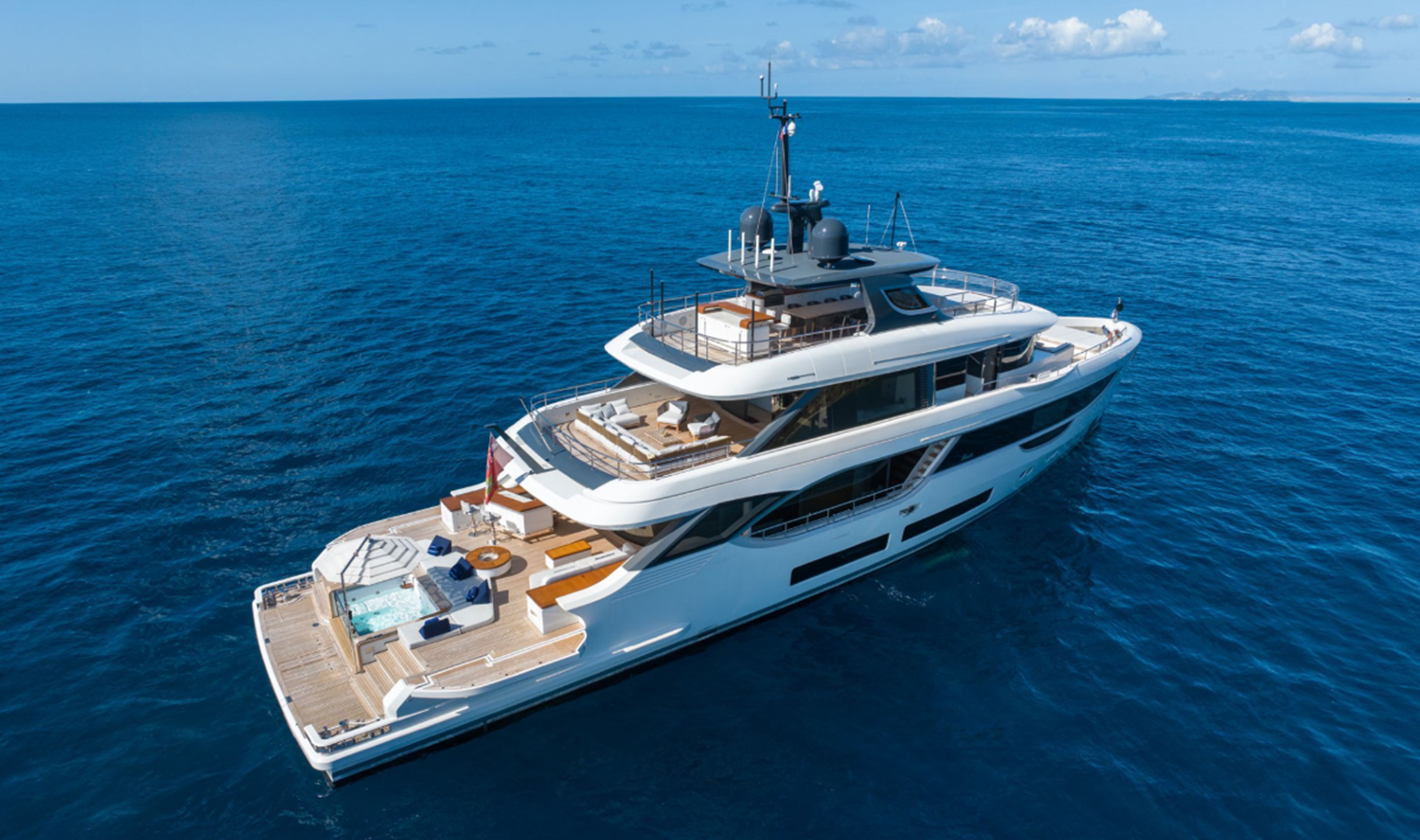 https://s3.amazonaws.com/boss.yatco.com/ForCharter/Vessel/Photo/5916/large_110522.png