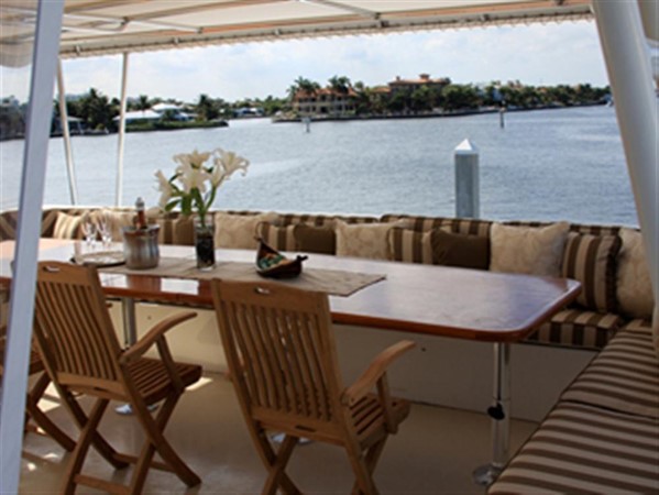 Dining Al Fresco on the Flybridge