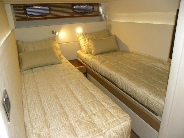 2011 SEA RAY Sundancer