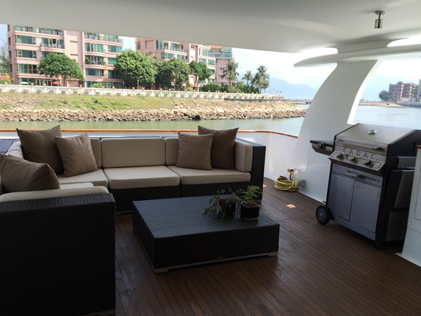 Upper deck aft terrace