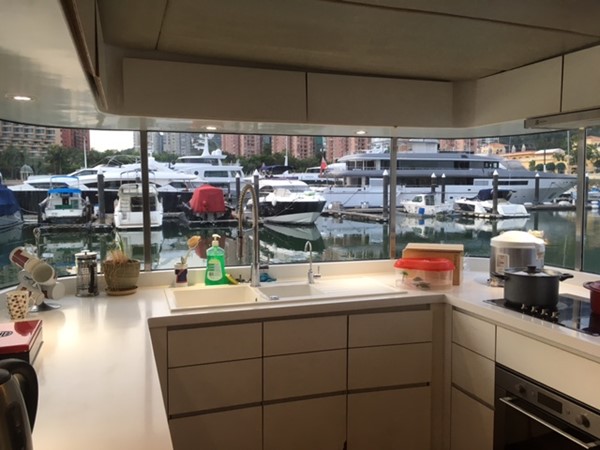Kitchen / bar