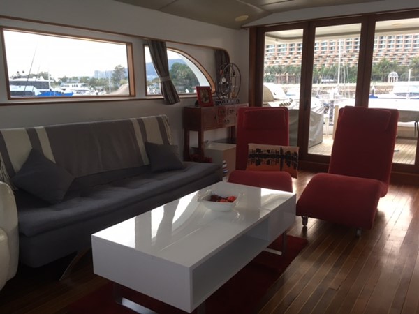 Top deck saloon